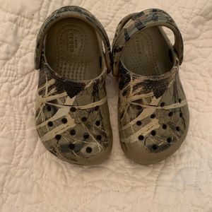 Toddler size 7 Crocs in camouflage/camo